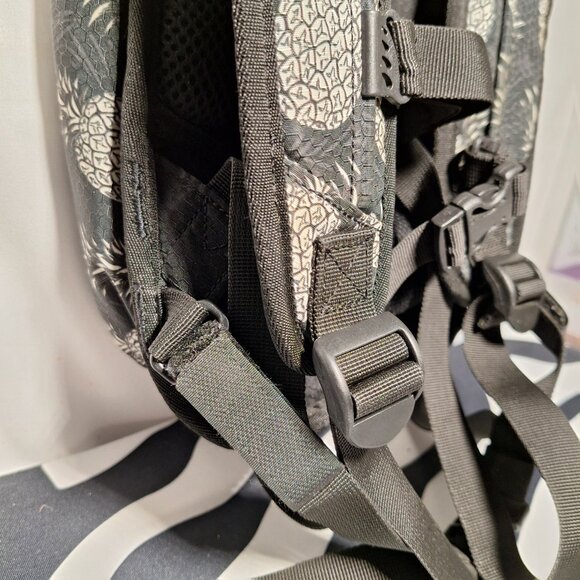 Vibedration Hydration Backpack w/o bladder with Hat & Bag - blk wht pineapple main image 14